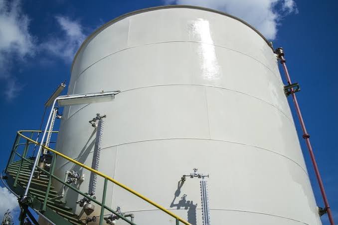 Chemical storage tank