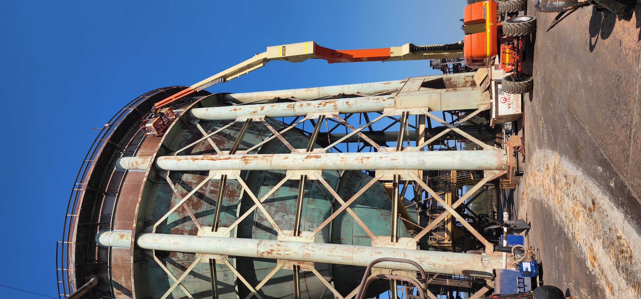 Elevated work platform accessing an industrial tank